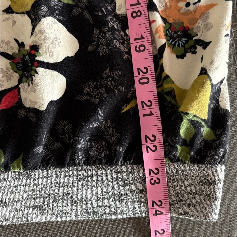 Bundle of Kut and Lucky Brand multicolor Tops with Floral Accents. L - Picture 9 of 13